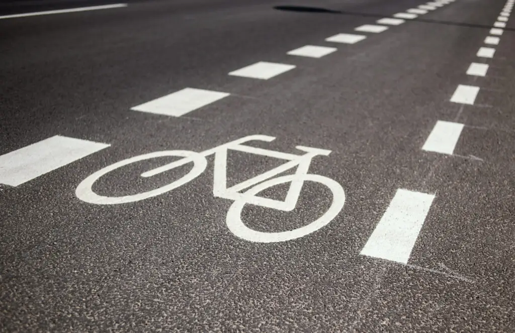 Bicyclist killed in Bakersfield