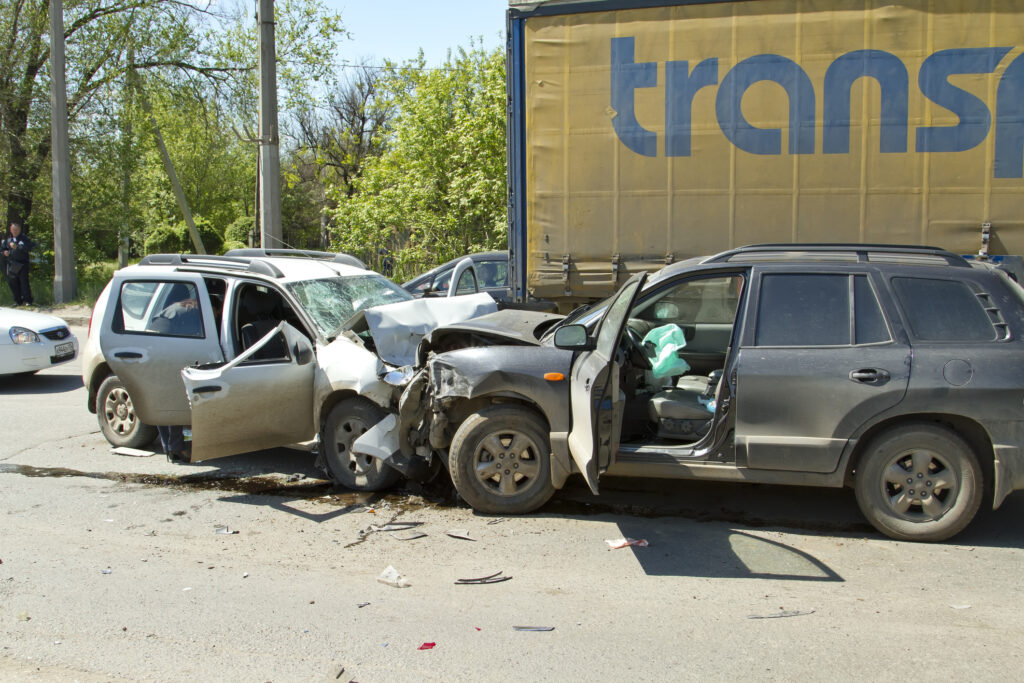 1 dead in multi-vehicle crash on 405 Freeway in Van Nuys