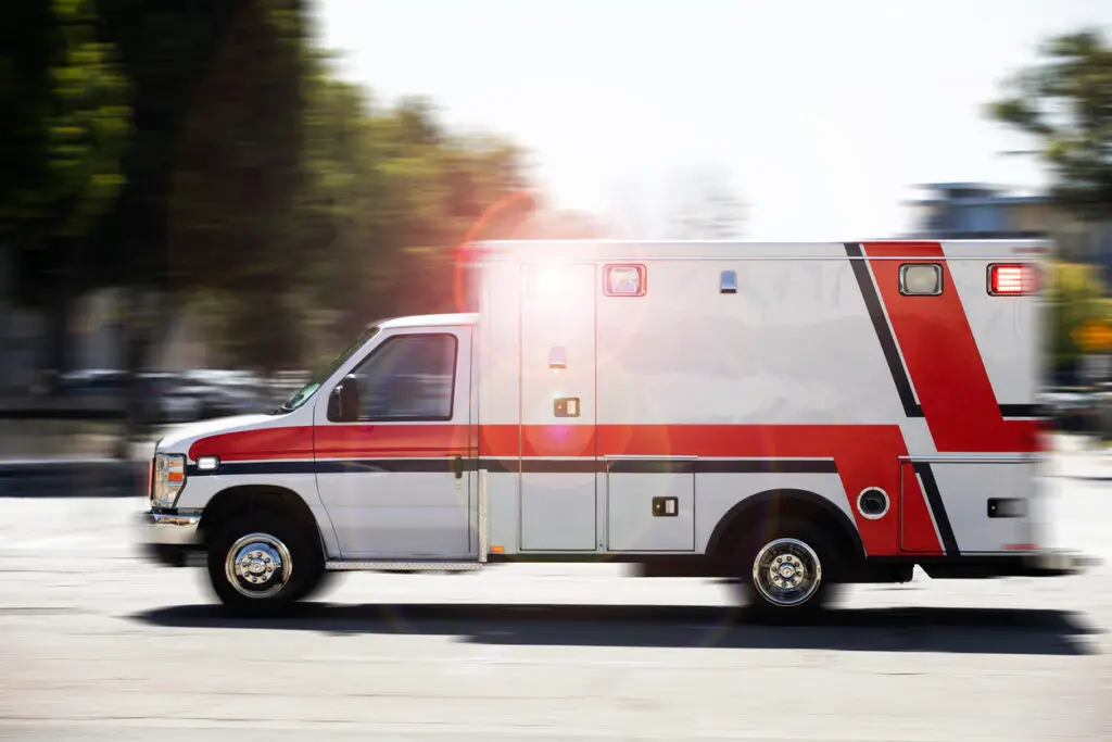 4 injured, 1 critically, in Apple Valley rollover crash on Thunderbird Road.