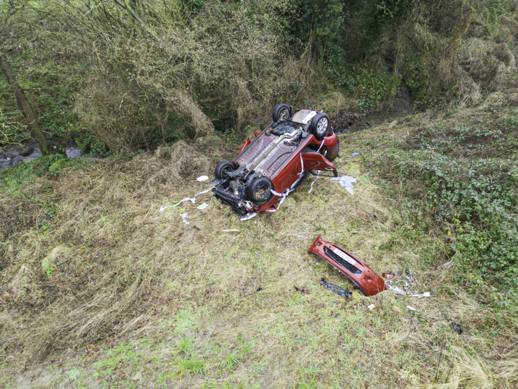 1 killed when two cars go over a cliff in San Francisco.