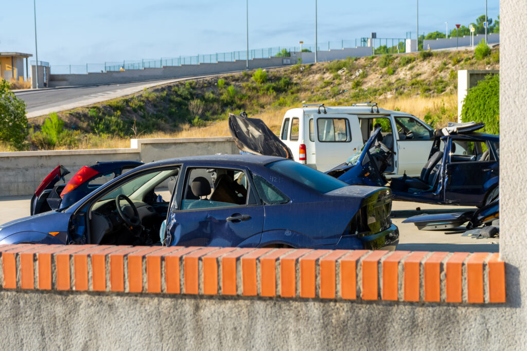 3 killed and 1 injured in Bakersfield crash on Elmo Highway.