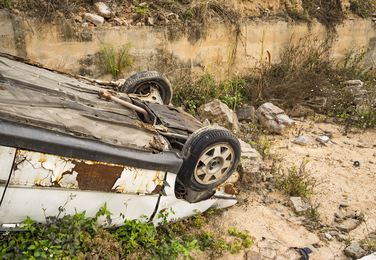 Madera County Two Vehicle Crash Killed 13-Year-Old Boy and Three Others A 13-year-old boy, and three occupants died in a two vehicle crash in Bakersfield due to a driver failing to stop on a red light.