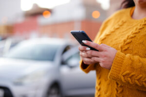 A woman reporting a fender bender.