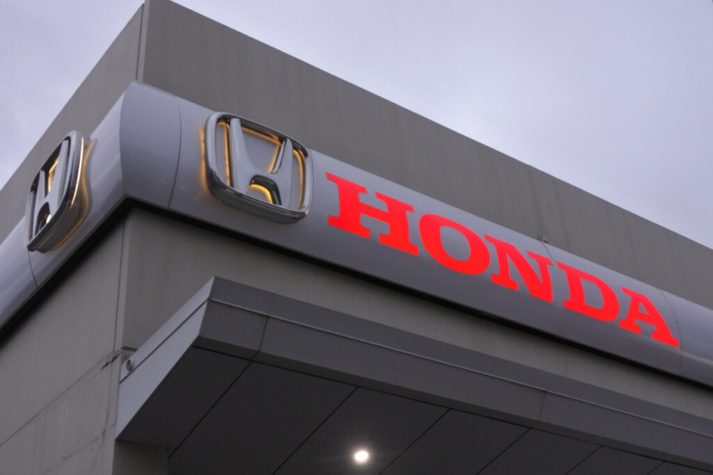 Hyundai Sonata Hits Two Honda Vehicles Resulting In A Fatal Death Hyundai Sonata Hits two Honda Vehicles on Desert Inn and Paradise Road. This led to a fatal death. The Hyundai was arrested for suspected DUI